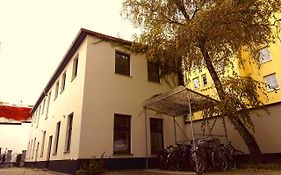Studio u Parkplatz, zentrale Ruhelage neben Grünoase